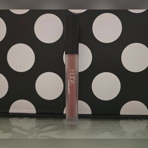 ✨️Huda Liquid Lipstick✨️